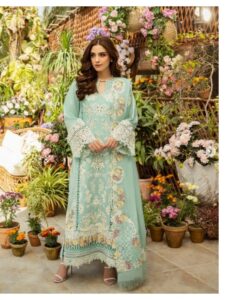 Loose kurtas are very trendy in summers, you will also look cool by wearing them