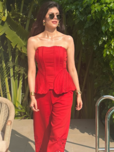 Sanjana Sanghi Hairstyle for Small Face