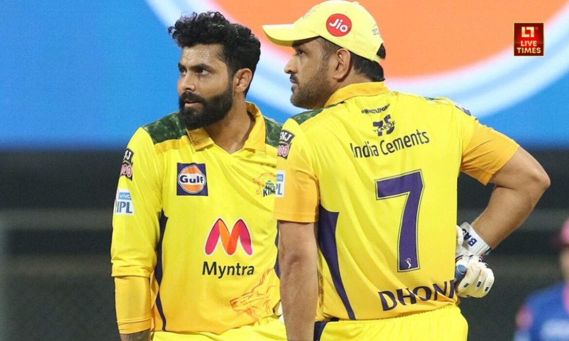 Ravindra Jadeja came out support MS Dhoni
