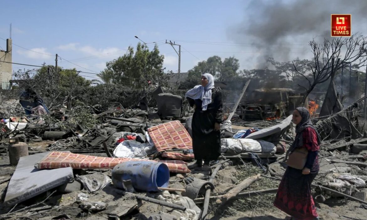 Palestinians Flee Gaza