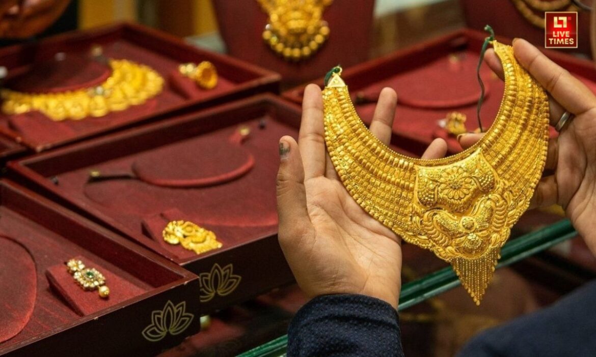 Gold Price Today: 28 मई 2025 को सोने की कीमतों में गिरावट दर्ज की गई है. निवेशकों के लिए यह एक अच्छा मौका हो सकता है, लेकिन खरीदने से पहले बाजार की स्थिति और व्यक्तिगत जरूरत को जरूर परखें.