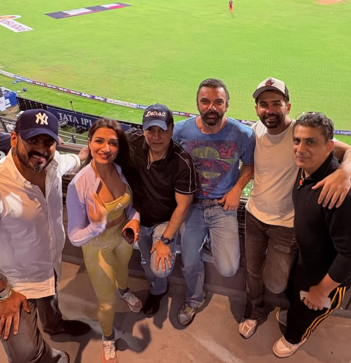 Sohail Khan poses for pics with Shefali Bagga