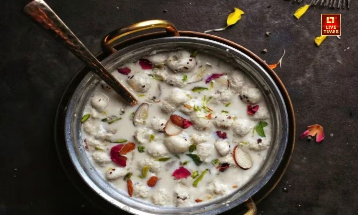 Panchamrut Recipe : चैत्र नवरात्रि 2025 का पावन पर्व शुरू हो चुका है. इस मौके पर लोग अपने घरों में मां दुर्गा की पूजा-अर्चना करते हैं और भोग लगाने के लिए अलग-अलग चीजें बना रहे हैं. मान्यता है कि मां ब्रह्मचारिणी को दूध से बनी चीजें बेहद प्रिय हैं.