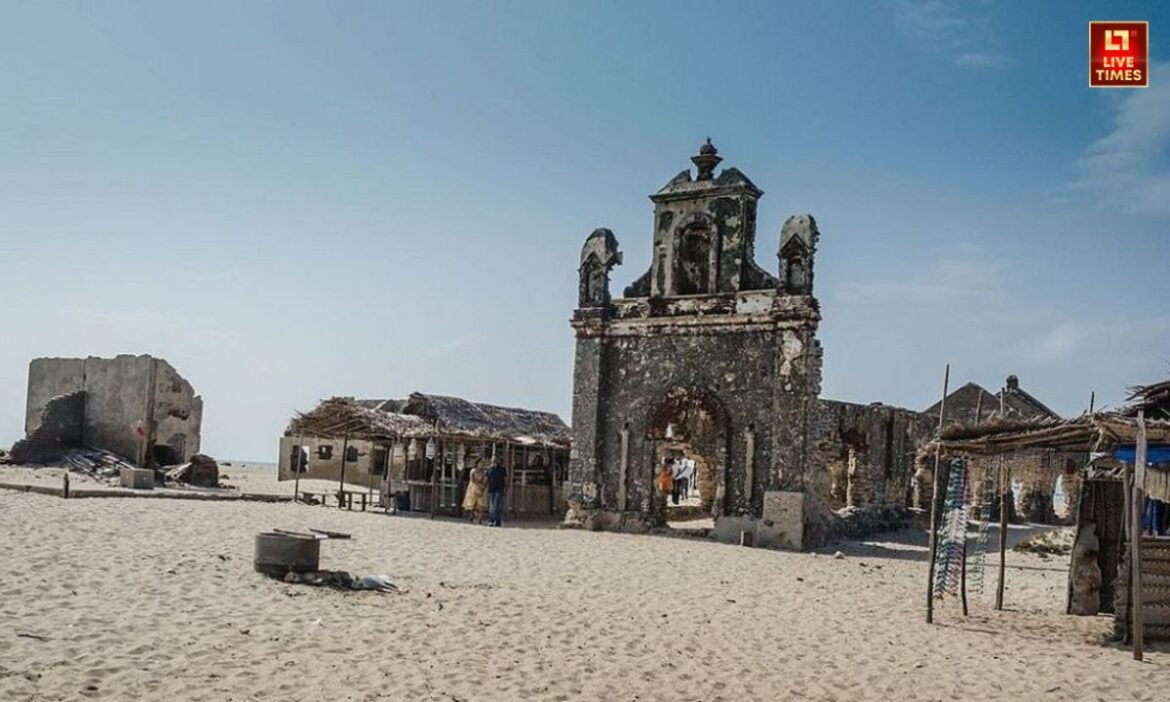Dhanushkodi: धनुषकोडी एक ऐसा स्थान है जो न केवल इतिहास की गहराइयों में डूबा हुआ है, बल्कि रहस्य, आस्था और प्रकृति की सुंदरता का अद्भुत संगम भी है. यह शहर आज भी हमें यह सिखाता है कि चाहे कितना भी विनाश क्यों न हो, इतिहास और आस्था हमेशा जीवित रहती है.