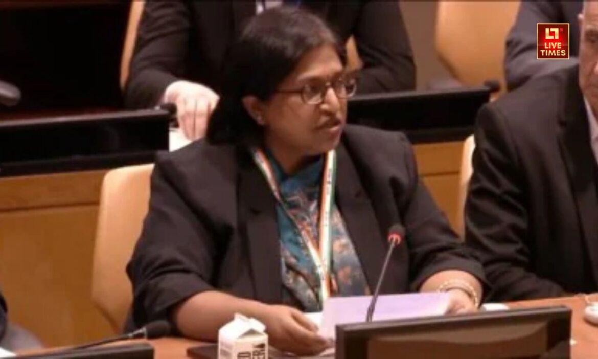India In UN : पहलगाम में हुए आतंकी हमले के बाद पाकिस्तान और उसकी आतंक की नीतियों को लेकर संयुक्त राष्ट्र में पाकिस्तान के रक्षा मंत्री ने बड़ा बयान दिया है.