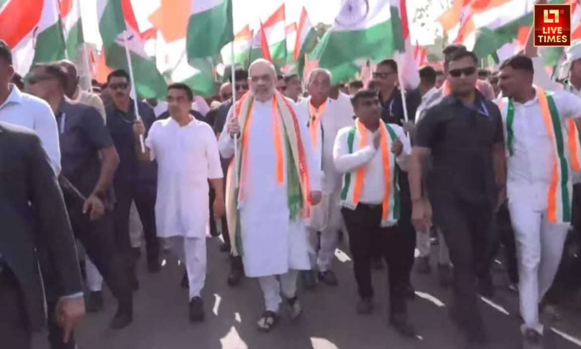 सभी नेता इन दिनों ऑपरेशन सिंदूर की कामयाबी के बाद तिरंगा यात्रा निकाल रहे हैं और अब अमित शाह का नाम भी इस लिस्ट में जुड़ गया है.