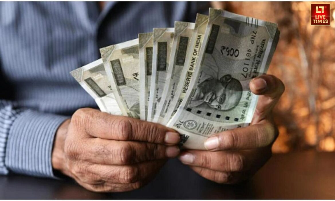 Business Update: सरकारी सेवा से पेंशन पाना अब केवल नौकरी पूरी कर लेने का परिणाम नहीं है, बल्कि यह पूरे करियर के अनुशासन और ईमानदारी से जुड़े आचरण पर भी निर्भर करेगा. सरकार का यह निर्णय जवाबदेही बढ़ाने और पेंशन प्रणाली को अनुशासित बनाए रखने की दिशा में एक बड़ा कदम माना जा रहा है.