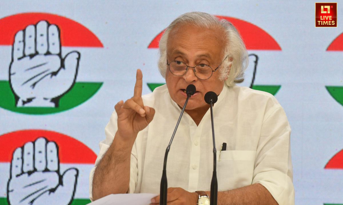 कांग्रेस महासचिव जयराम रमेश ने बुधवार को प्रेस कॉन्फ्रेंस करके भारत-पाकिस्तान में हुई सीजफायर का जिक्र किया. जयराम रमेश ने ऑपरेशन सिंदूर पर भी पीएम नरेंद्र मोदी और बीजेपी पर निशाना साधा.