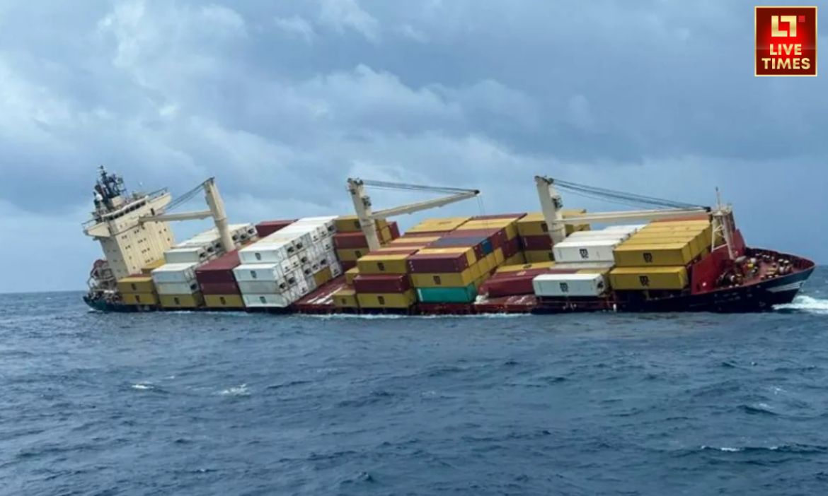 केरल तट के पास कैल्शियम कार्बाइड से भरे 12 कंटेनर्स एक लाइबेरियाई जहाज से नीचे गिर गए हैं. इसके बाद ही समुद्री जीवों और इंसानों पर बड़ा खतरा मंडराने लगा है.