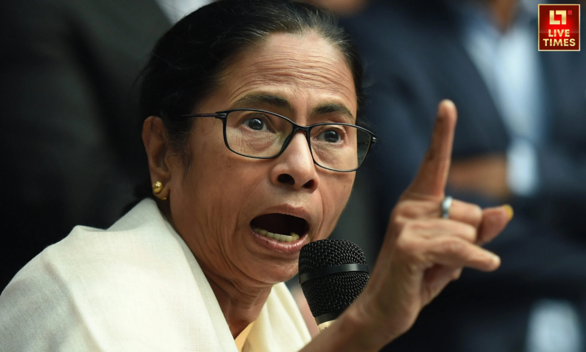 सर्वदलीय प्रतिनिधिमंडल से यूसुफ पठान के आउट होने पर तृणमूल कांग्रेस और बीजेपी आमने-सामने हैं. दोनों ही इस मुद्दे पर एक-दूसरे को घेर रहे हैं.