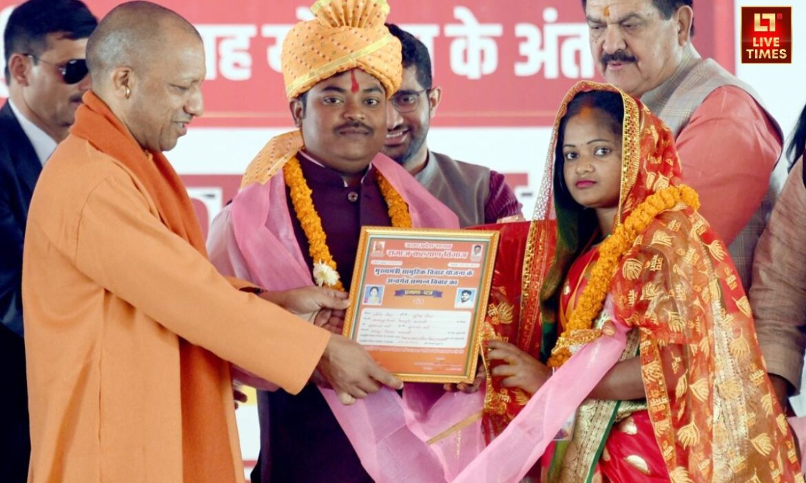 उत्तर प्रदेश में सामूहिक विवाह के दौरान जोड़ों को धनराशि तो योगी सरकार देती ही है लेकिन अब दुल्हनों को विशेष गिफ्ट भी प्रदान किया जाएगा.