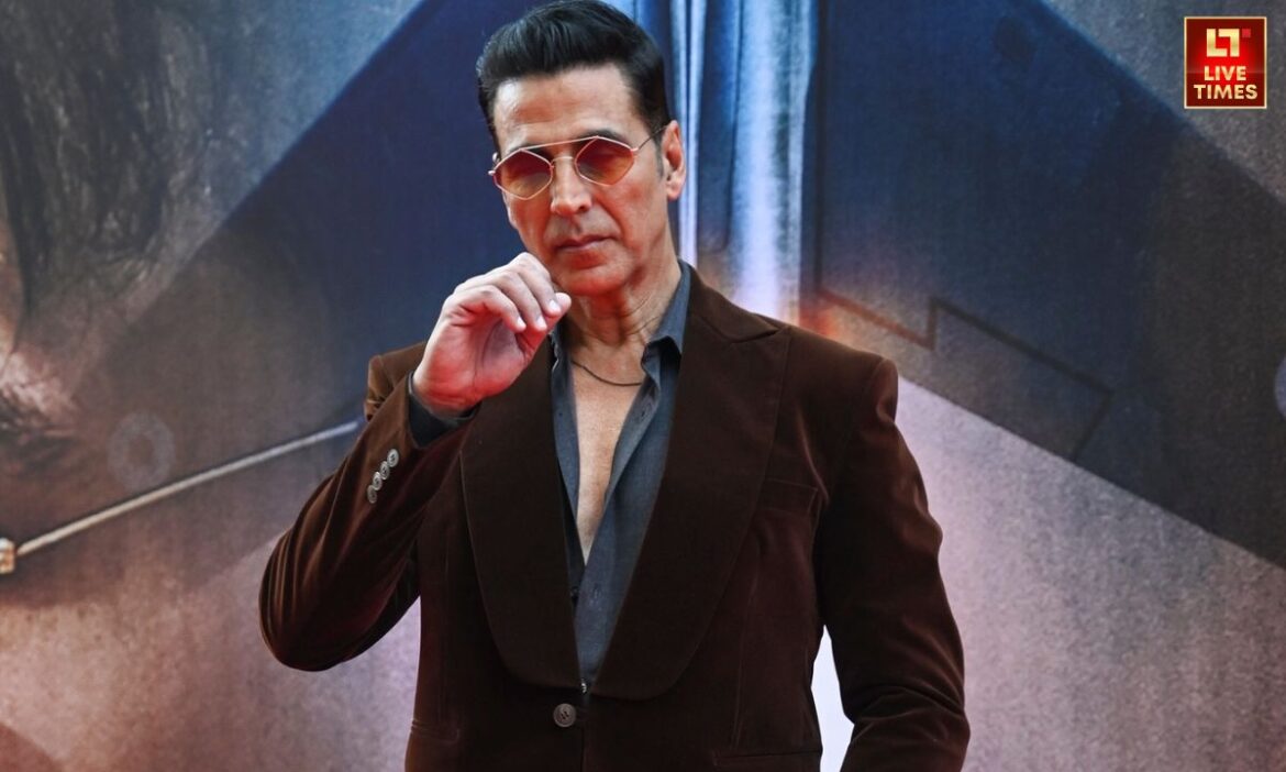 Akshay Kumar Blockbuster Movies: बॉलीवुड सुपरस्टार अक्षय कुमार की चार फिल्मों ने दक्षिण भारतीय सिनेमा में खास पहचान बनाई है. 'खिलाड़ी', 'खाकी', 'ओएमजी' और 'स्पेशल 26' जैसी फिल्मों के तमिल, तेलुगू और कन्नड़ में रीमेक बनाए गए.