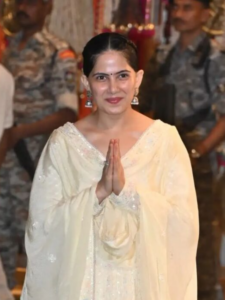 Jaya Kishori's suit will win the heart of every girl