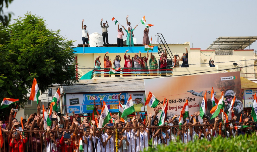 People Honor Modi During Roadshow