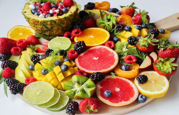 Natural Foods to Improve Vision: Citrus fruits and berries