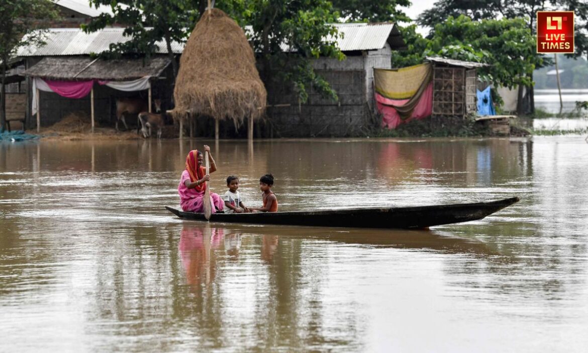असम ने बाढ़ ने ऐसी तबाही मचाई है कि जिसने भी तबाही के मंजर को देखा, उसकी रूह कांप गई.