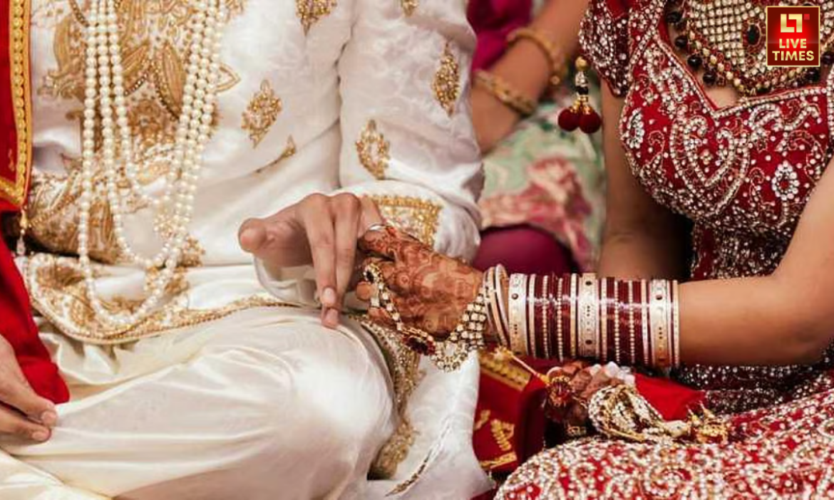 उत्तर प्रदेश के बलिया में दलितों के शोषण का मामला सामने आया है. रसड़ा में दलितों को सिर्फ इसलिए पीट दिया गया क्योंकि वो मैरिज हॉल में फंक्शन के लिए जमा हुए थे.