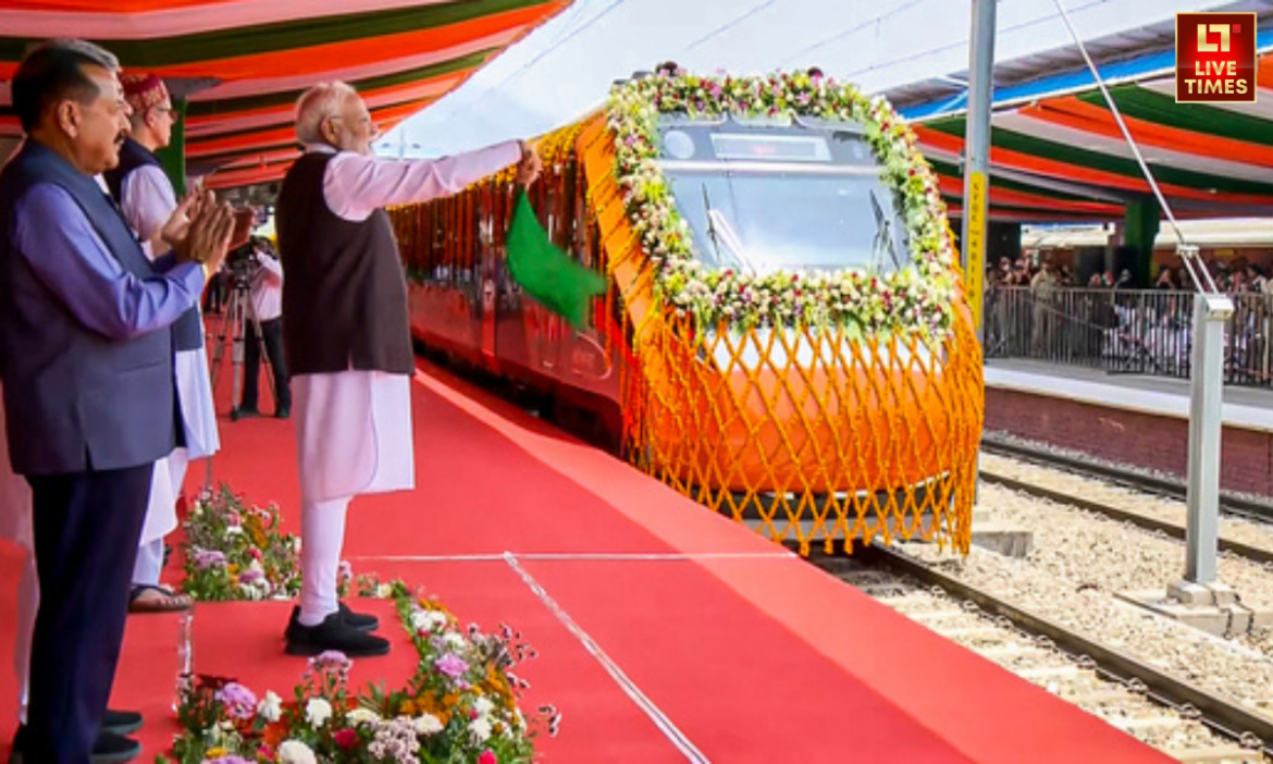 कटरा और श्रीनगर को जोड़ने वाली वंदे भारत एक्सप्रेस की शुरुआत के मौके पर लोगों में खुशी का माहौल है. सोशल मीडिया पर पोस्ट करके लोग खुशी जता रहे हैं.