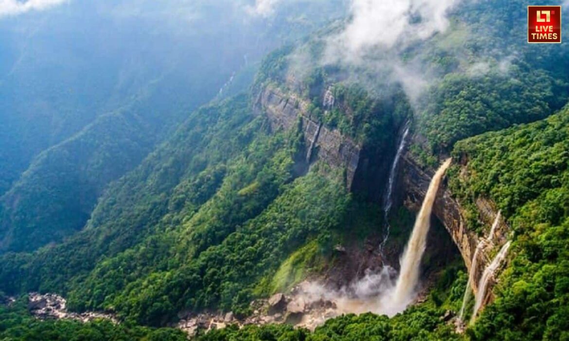 Best Tourist Place in Meghalaya: अगर आप इस गर्मी में किसी शांत, प्राकृतिक और कम भीड़भाड़ वाली जगह की तलाश कर रहे हैं तो मेघालय आपके लिए बिल्कुल बेस्ट जगह है. मेघालय की ये जगहें सच में जन्नत से कम नहीं.