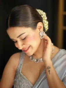 Gajra Style for Saree Look: