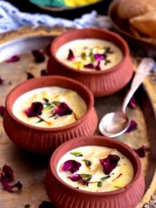 इन आसान रेसिपीज से आप अपने घर में ही बना सकते हैं शानदार डेजर्ट, बिना ज़्यादा मेहनत और खर्च के! मिठास हो… तो अपने हाथों की बनी हो.