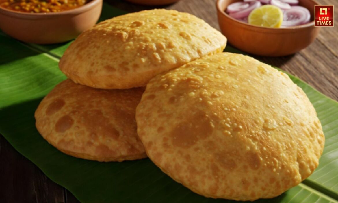 Simple Khasta Kachori : गर्मा-गरम आलू की खस्ता कचौड़ी बना देगी आपके मुंह का स्वाद