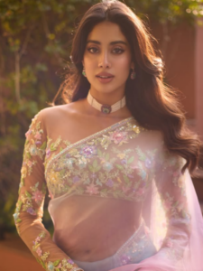 Sleek Hairstyles for Saree