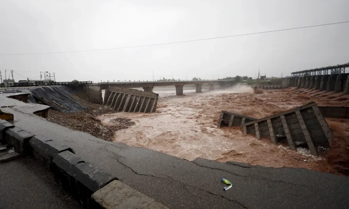 Tawi bridge collapsed in Jammu