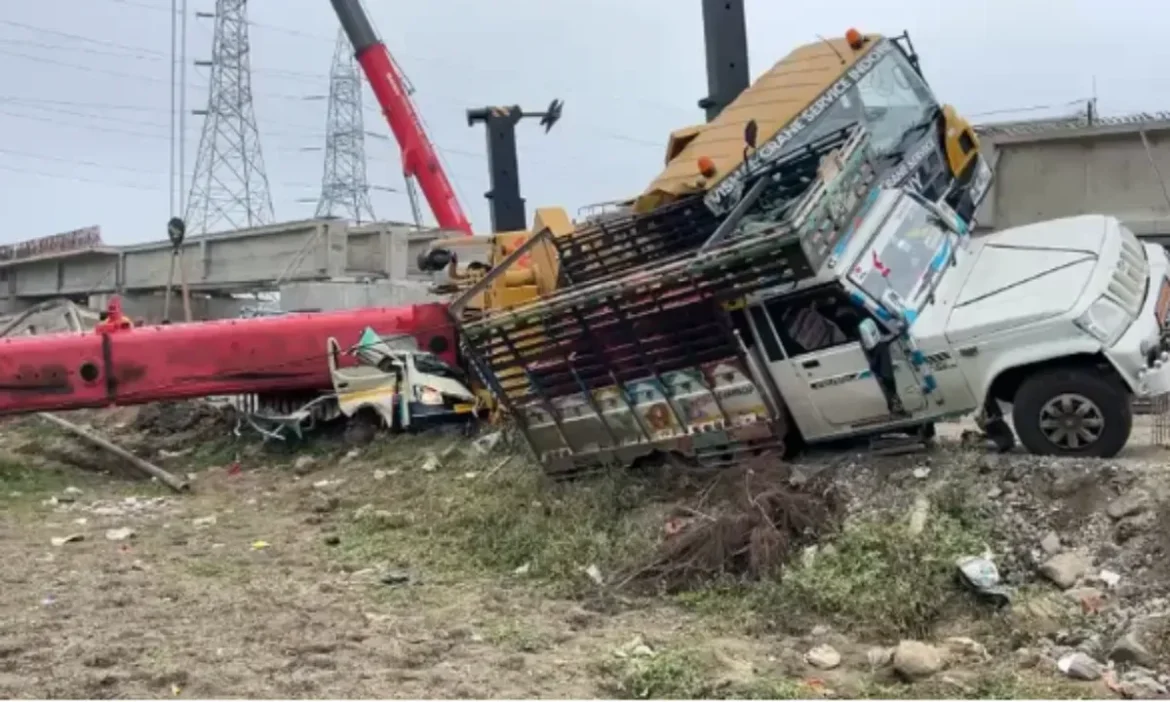 Dhar Crane Accident
