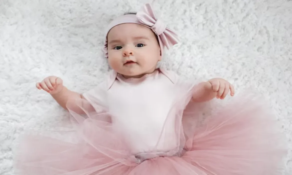 10 Modern Small Names for Baby Girls