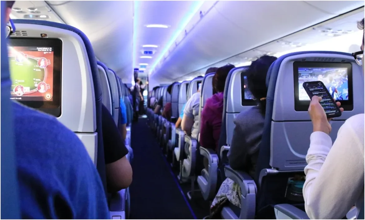 A320 प्लेन में तकनीकी खराबी! IndiGo और Air India की फ्लाइट्स रद्द होने से लोग परेशान