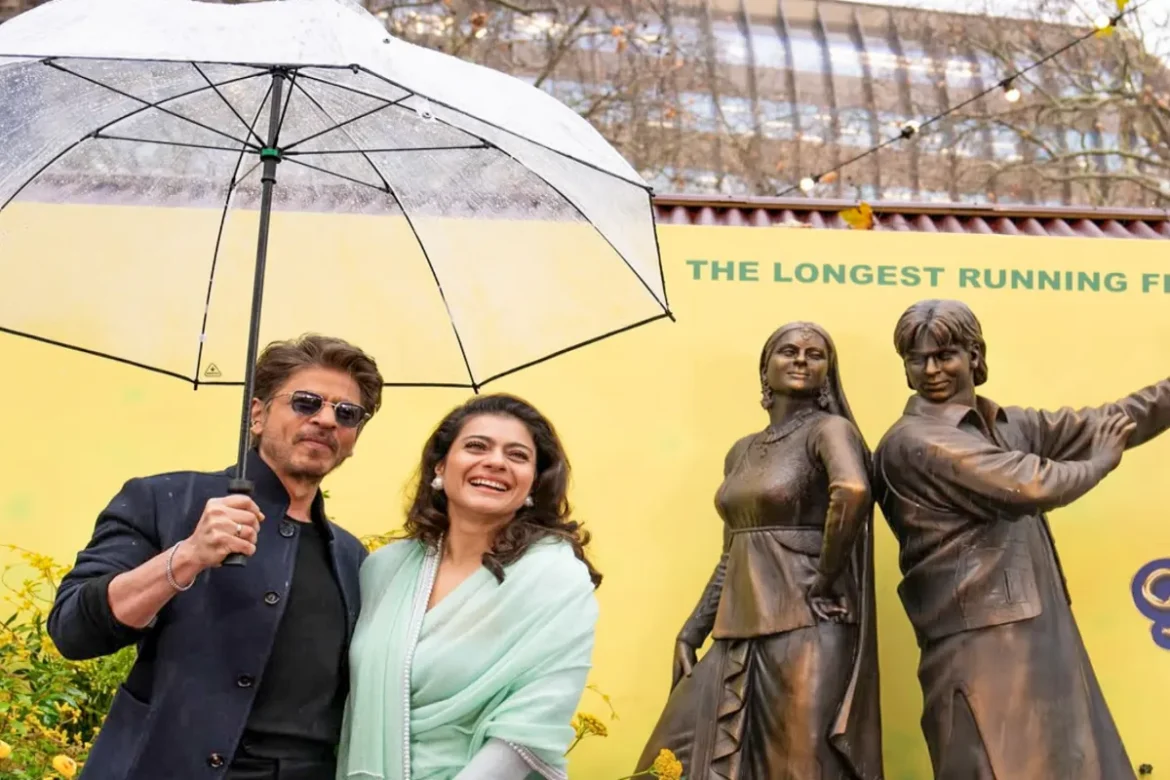 Shah Rukh Kajol Bronze Statue