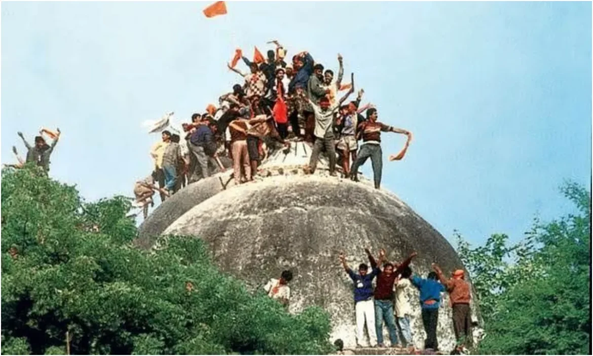 Ayodhya की कहानी! बाबरी मस्जिद से राम मंदिर का सफर, जहां आस्था, राजनीति और इतिहास आज भी खड़े हैं आमने-सामने