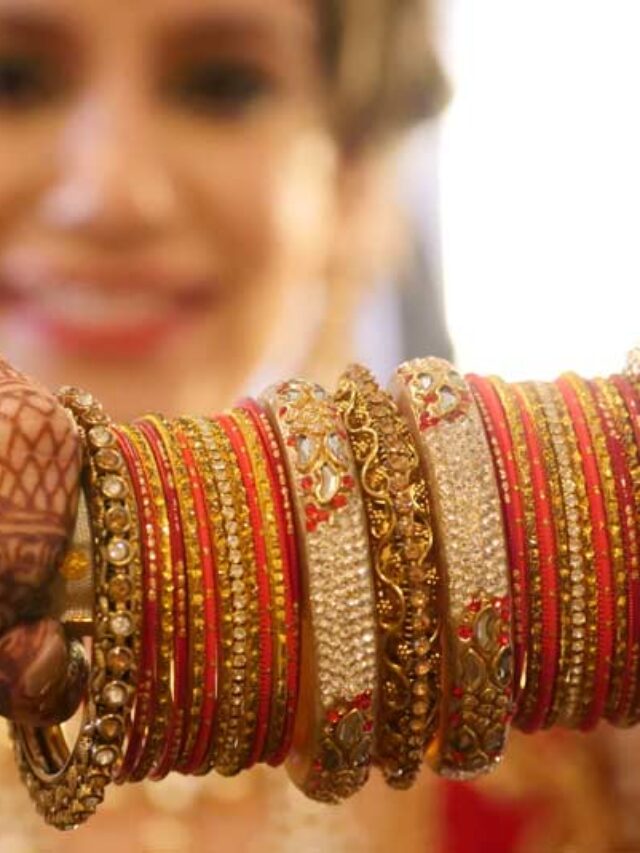 अपने आउटफिट को पहले से ज्यादा बनाना है सुंदर, तो एक बार जरूर ट्राई करें ये कांच की चूड़ियों के डिजाइन