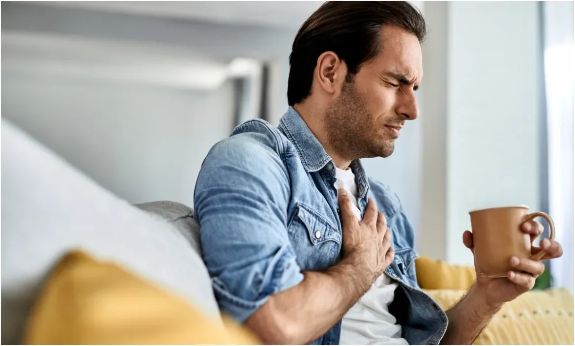 ये 3 आदतें बन सकती हैं Heart Attack की वजह, आज से ही करें बदलने की कोशिश