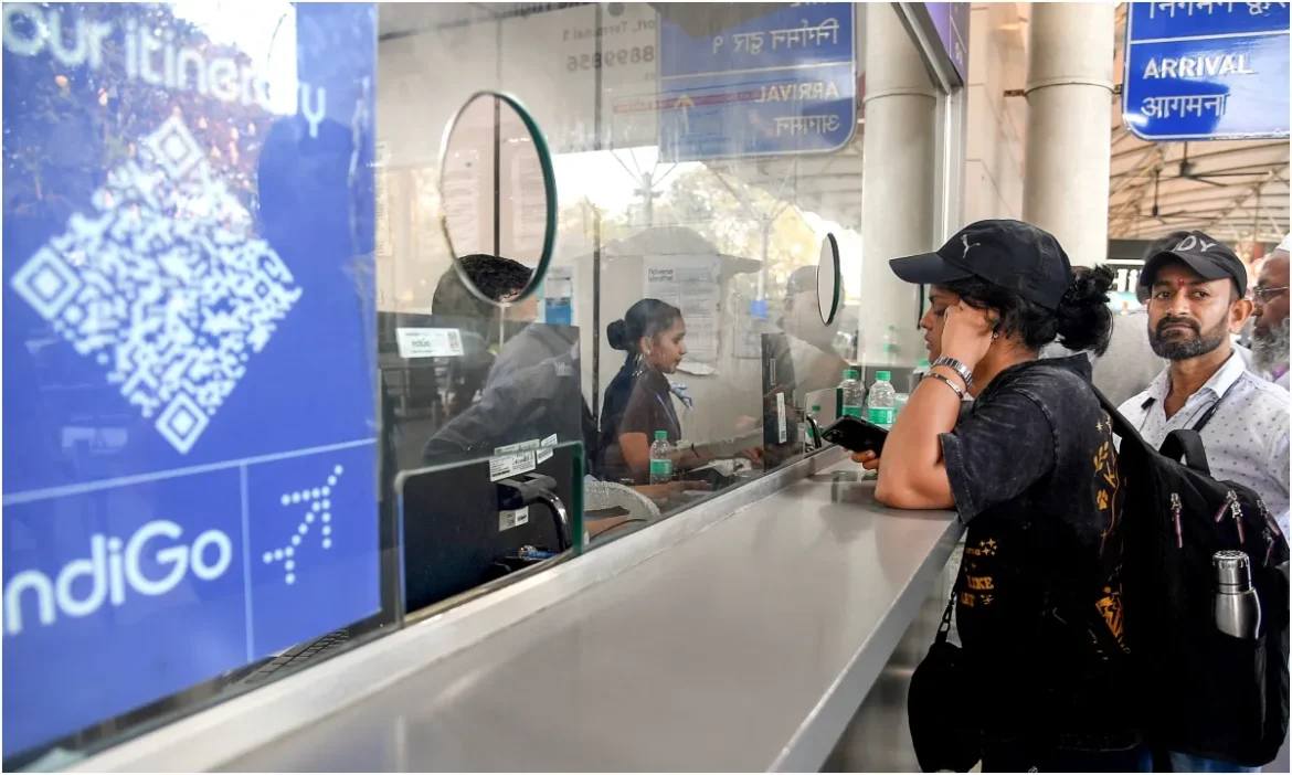 IndiGo का ‘टर्बुलेंस’ कंपनी के साथ-साथ बाजार पर पड़ा भारी! शेयर लुढ़के, सेंसेक्स-निफ्टी भी फिसले