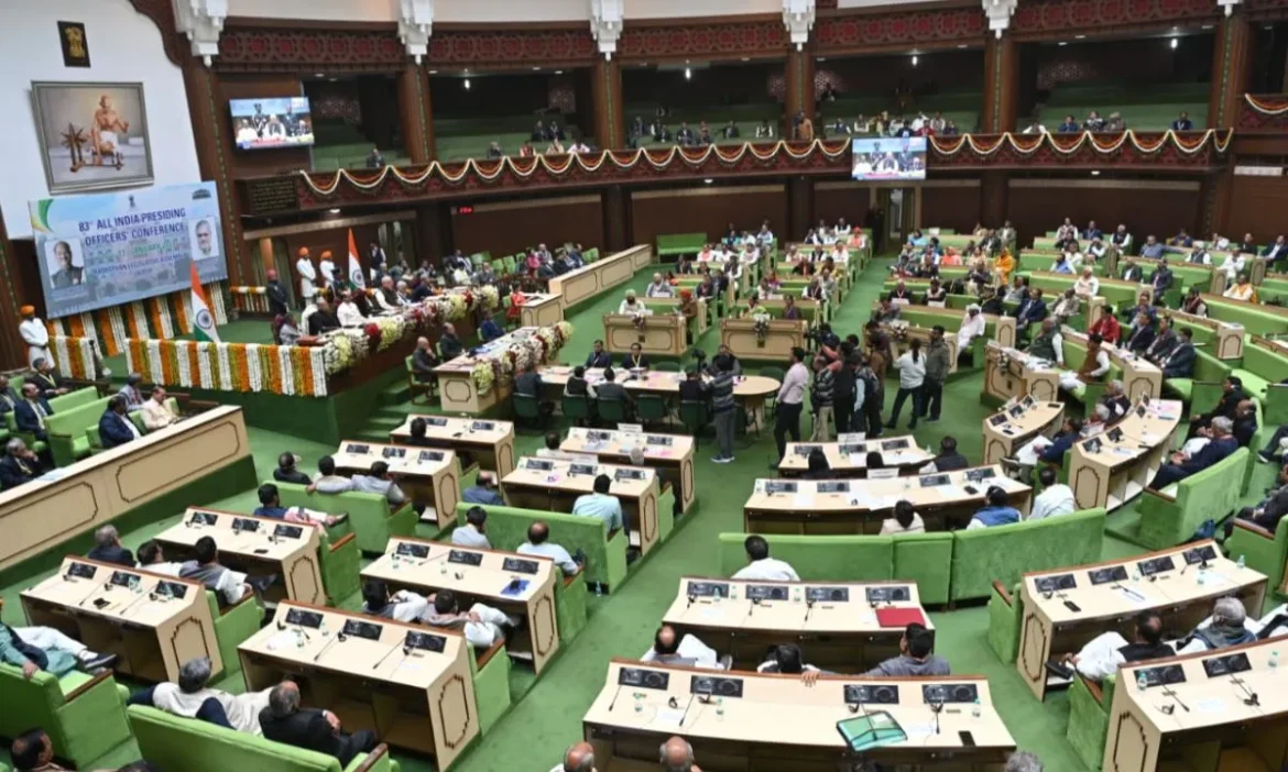 Maharashtra Winter session Oppn skips tea party lack LoPs