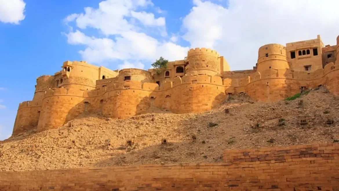 जैसलमेर घूमना अब महंगा: निजी और टैक्सी वाहनों पर पैसेंजर टैक्स लागू, सोनार किले के पास नहीं जा पाएंगी गाड़ियां