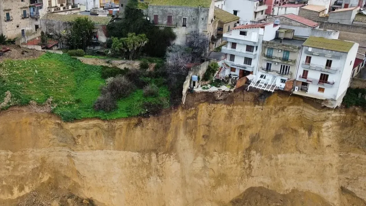 इटली में भीषण भूस्खलन: 1500 से अधिक लोग बेघर, कई इमारतें मलबे में तब्दील, घर लौटना अब मुमकिन नहीं