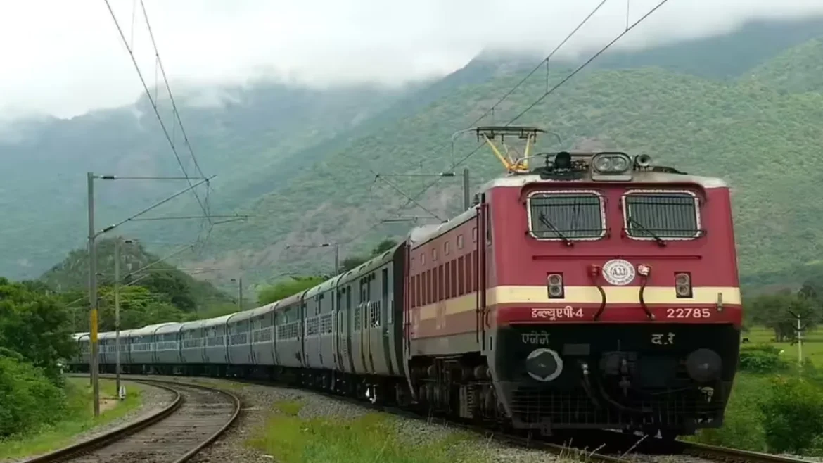 जम्मू-कश्मीर में मौसम की मार: बर्फबारी से थमे हवाई और सड़क मार्ग, 27 व 28 जनवरी को चलेंगी विशेष ट्रेनें