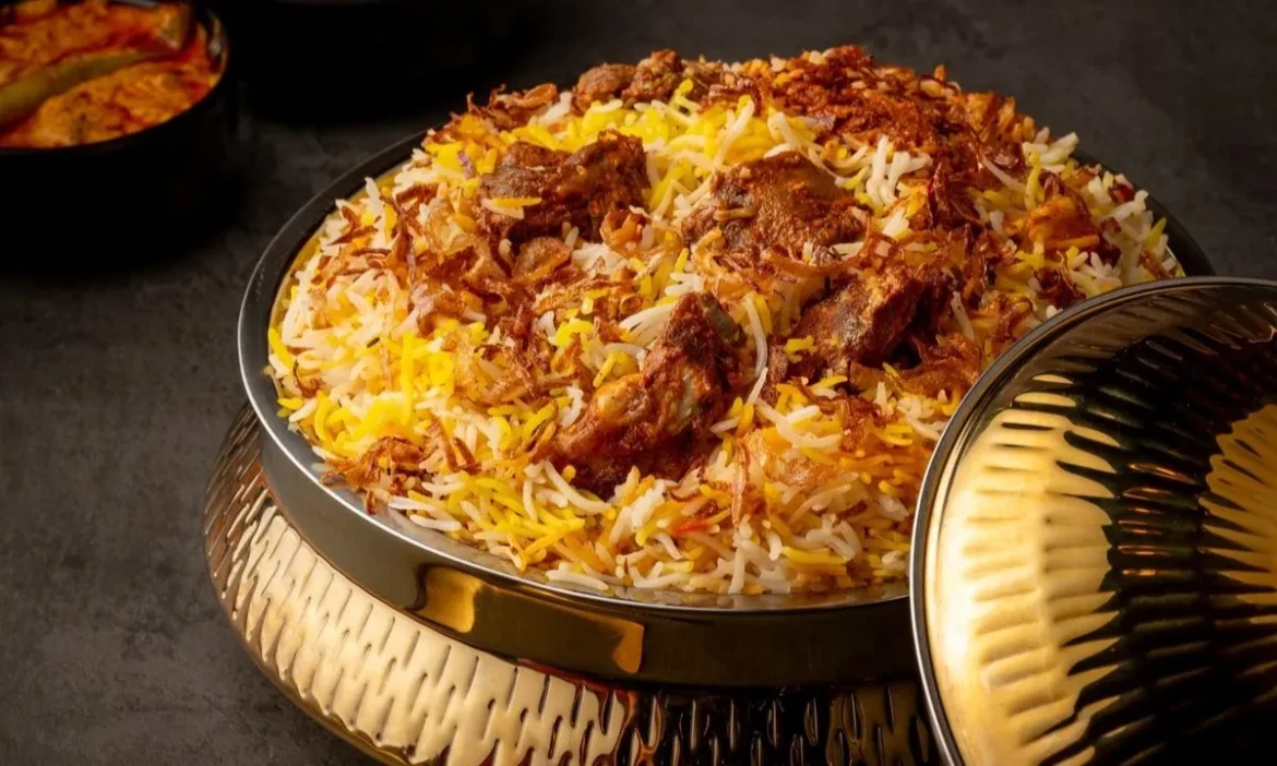 शाही परिवार से लेकर आम आदमी की थाली तक, मिलिए भारत की Biryani राजधानी से!