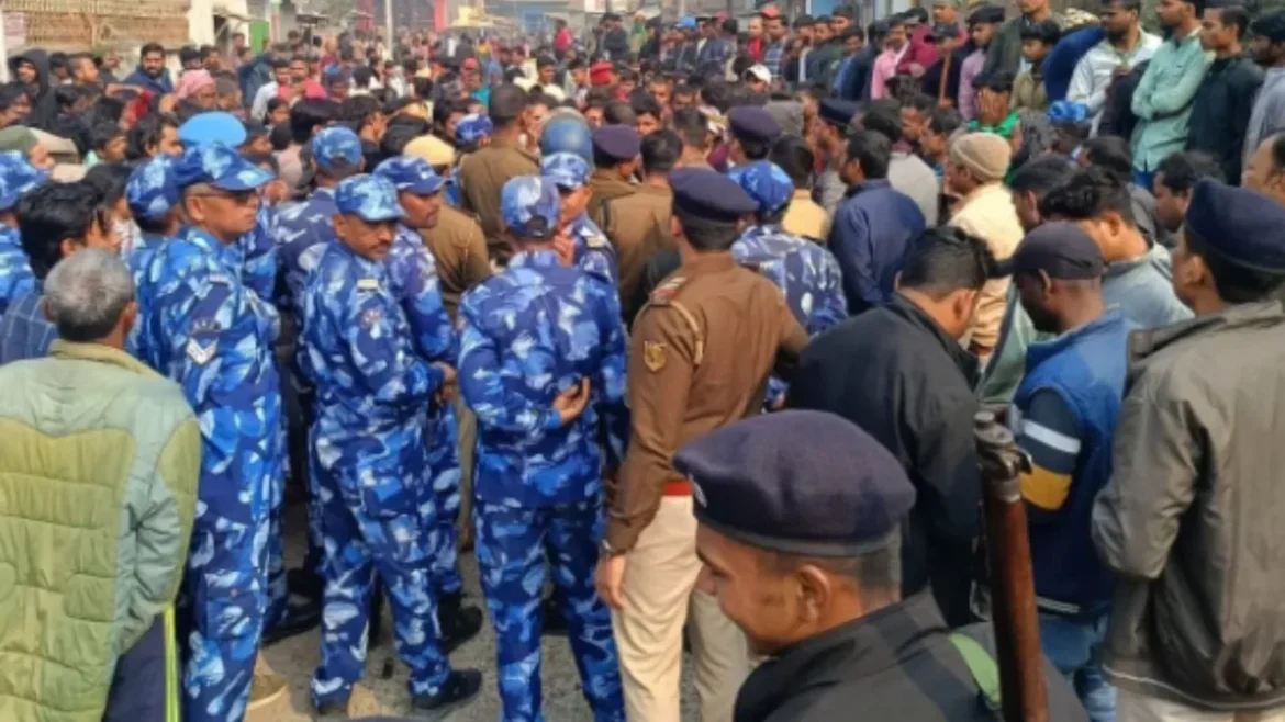 दरभंगा में दुष्कर्म के बाद बच्ची की हत्या, भड़की हिंसा, फूंकी दुकान, इलाके में भारी तनाव, पुलिस ने किया लाठीचार्ज