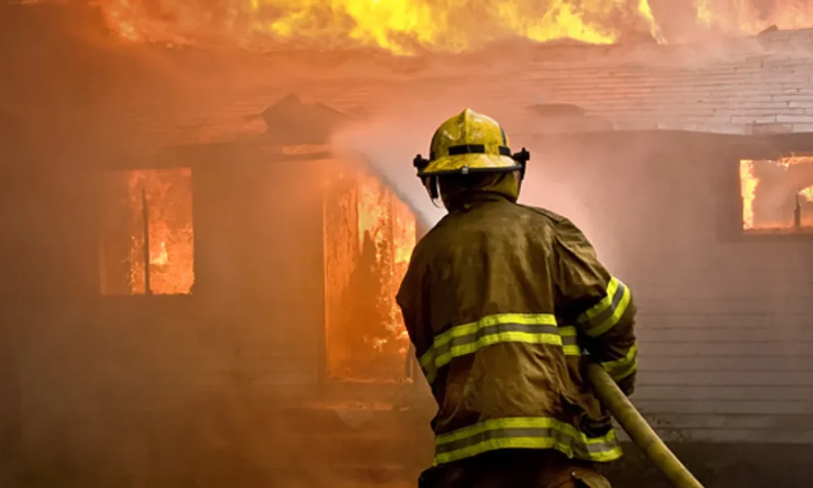 दिल्ली के मजलिस पार्क में स्कूटर की बैटरी चार्जिंग के दौरान लगी भीषण आग, सिलेंडर ब्लास्ट में 14 गंभीर झुलसे