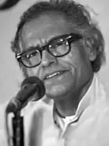 Read the evergreen couplets of Khumar Barabankvi