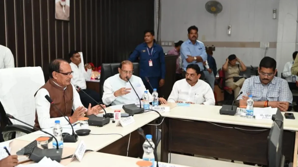 शिवराज की ‘पेनड्राइव’ से कांपा सीहोर प्रशासन, बोले- इसे चला दी तो सब हिल जाओगे, कलेक्टर से मांगा जवाब