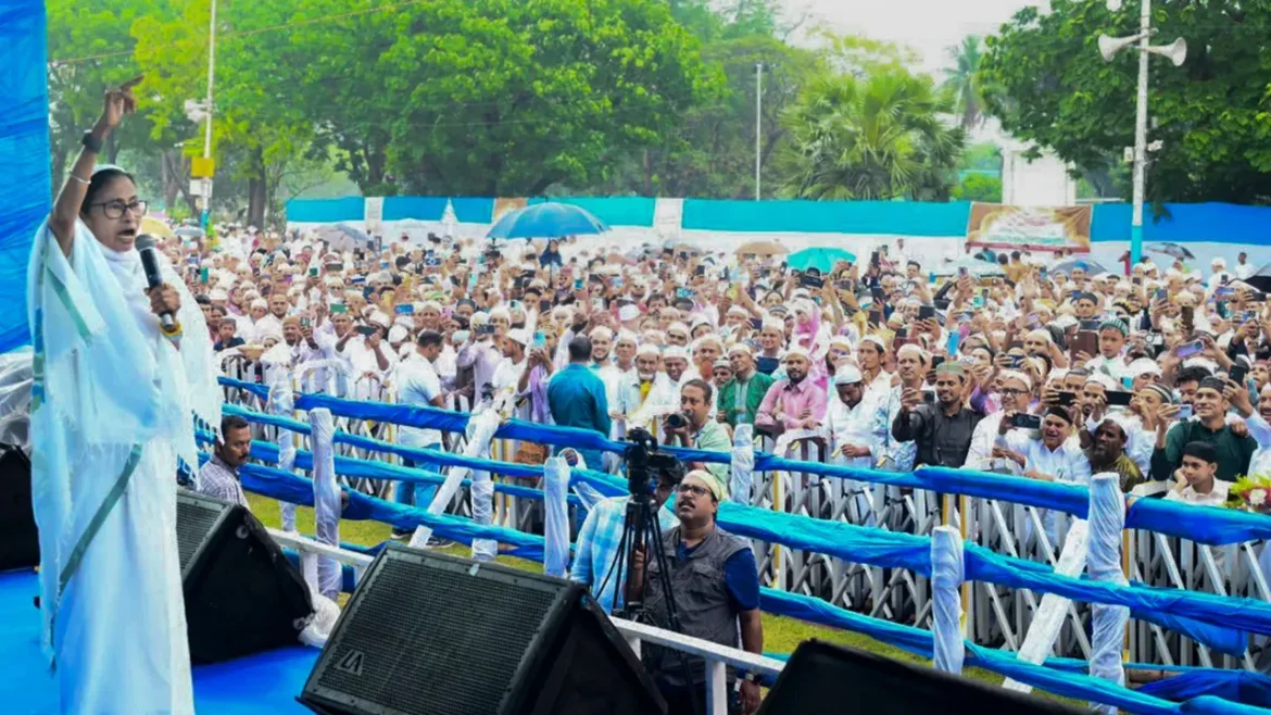 बंगाल में सियासी गर्मी तेजः ममता ने भाजपा के खिलाफ खोला मोर्चा, कहा- छीनने नहीं देंगे वोटिंग का अधिकार