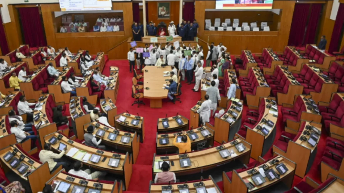 कटक में 12 मरीजों की मौत पर बीजद-कांग्रेस का ओडिशा विधानसभा में भारी हंगामा, मांगा स्वास्थ्य मंत्री का इस्तीफा