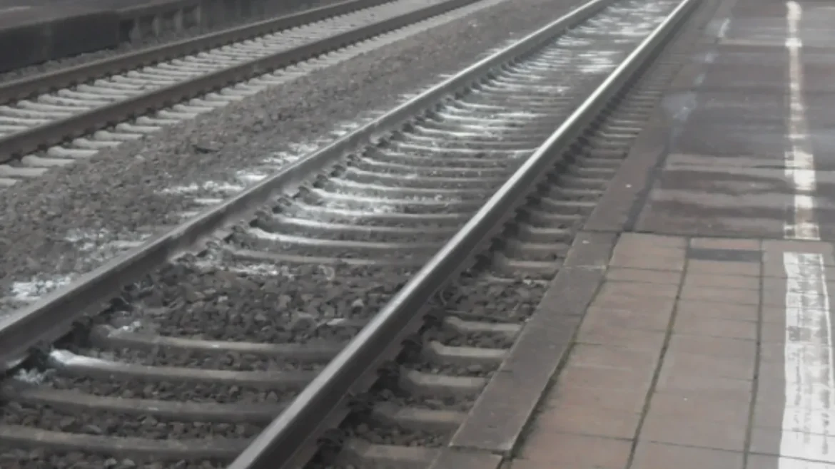 नगला पूसा गांव में दो मौत से सनसनीः बंद मकान में मिला प्रेमिका का शव, प्रेमी ने रेलवे ट्रैक पर की आत्महत्या