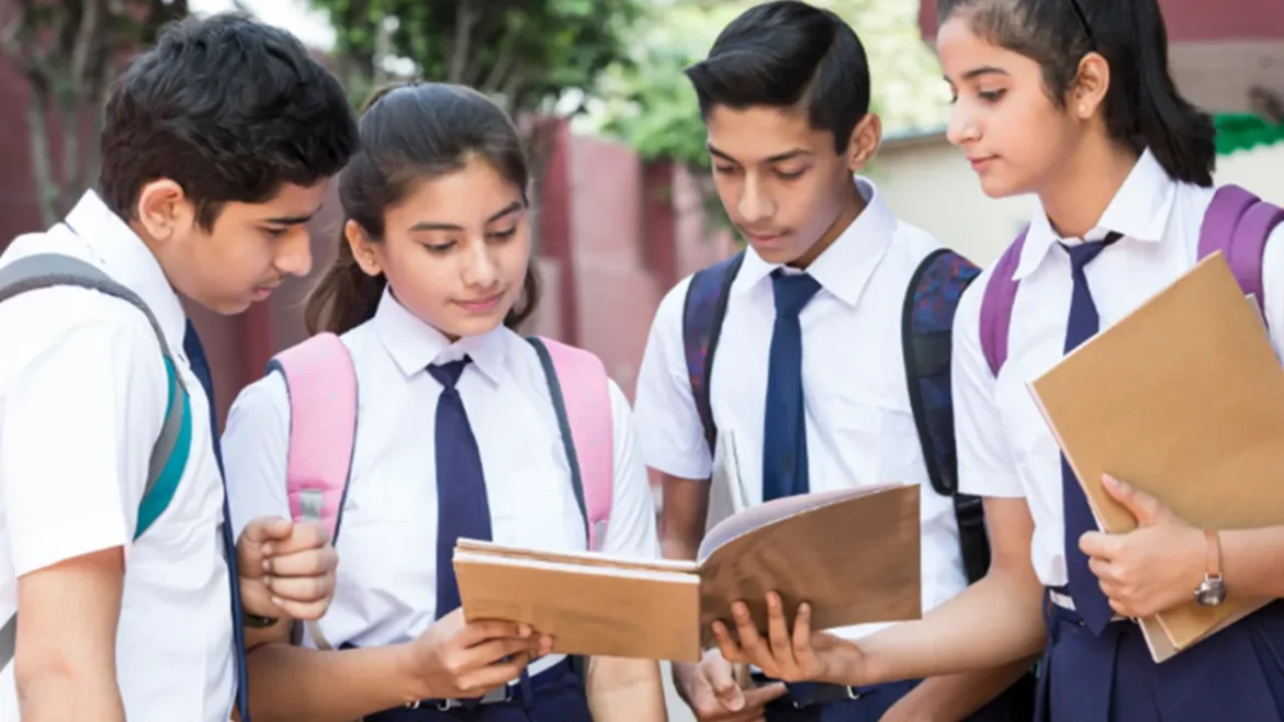 नोएडा के स्कूलों में 5 साल के लिए यूनिफॉर्म बदलने पर रोक
