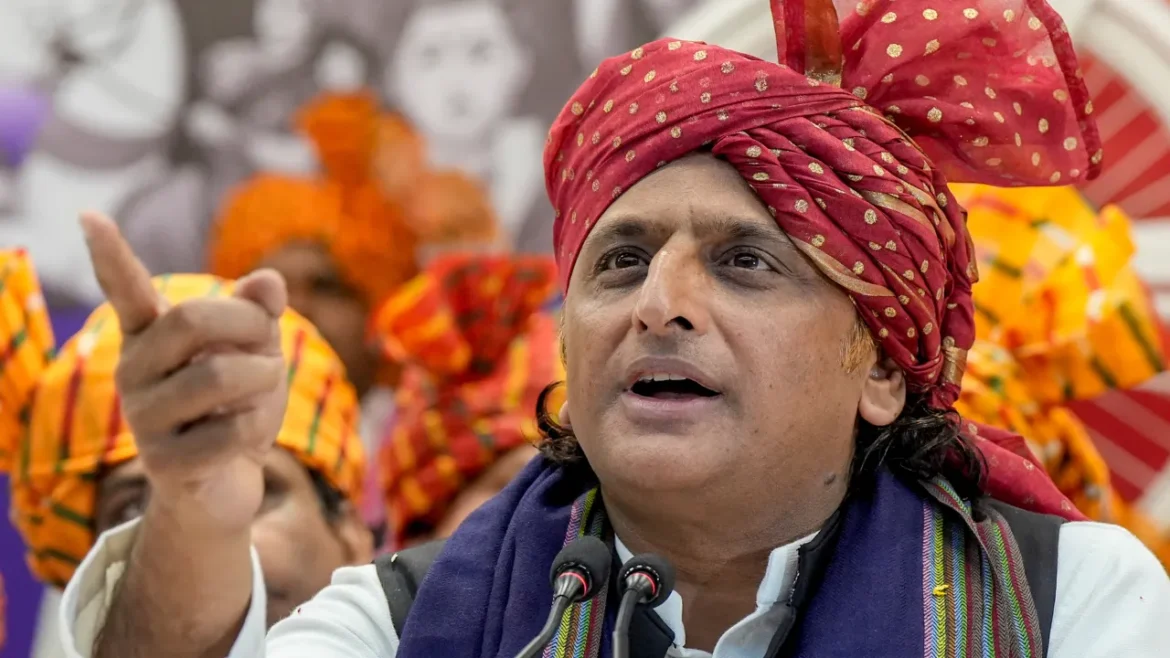 ब्रिटेन चुनाव के नतीजों का असर: विपक्ष की हार के बाद बदला अखिलेश यादव का रुख